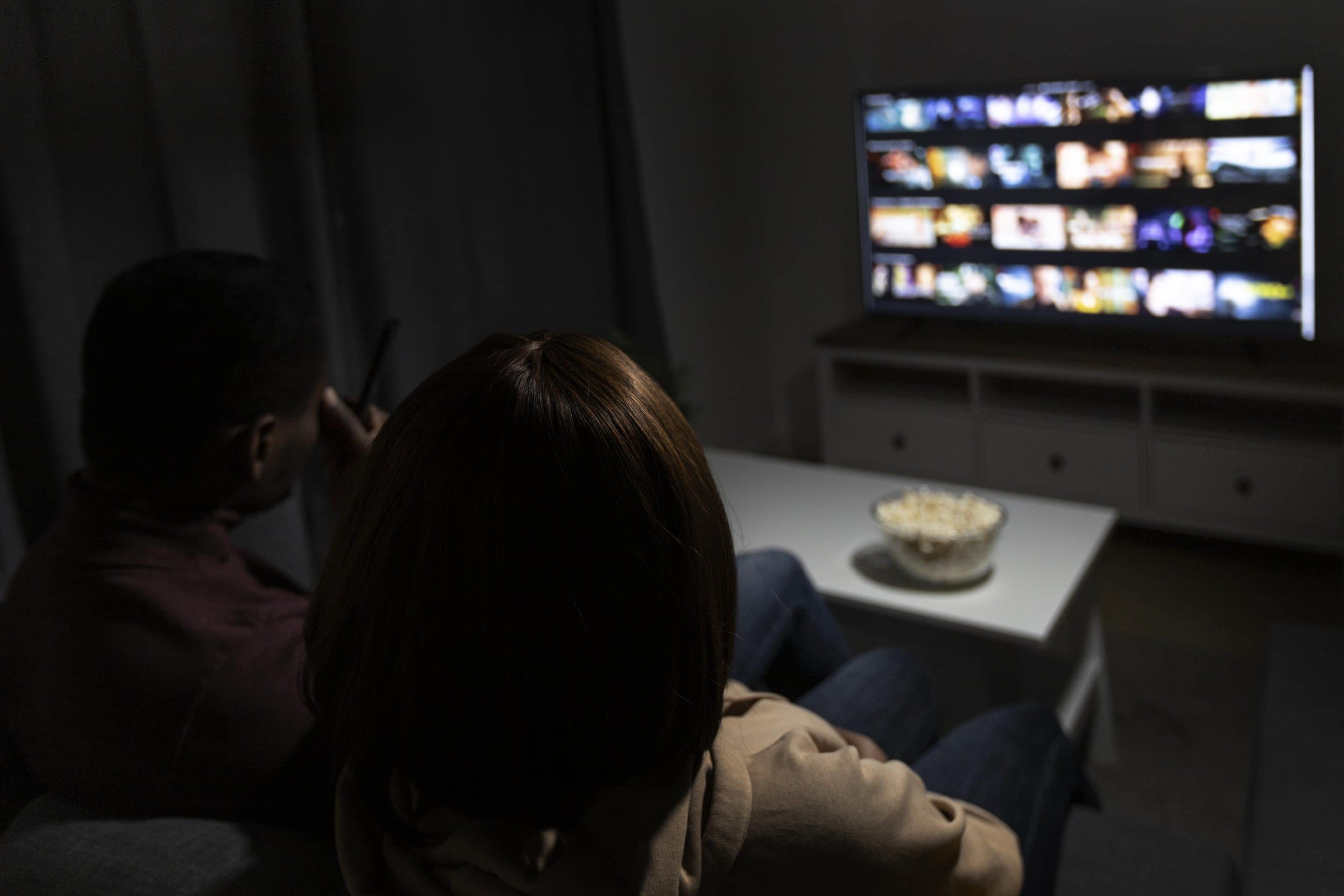 couple-watching-netflix-together-home-indoors